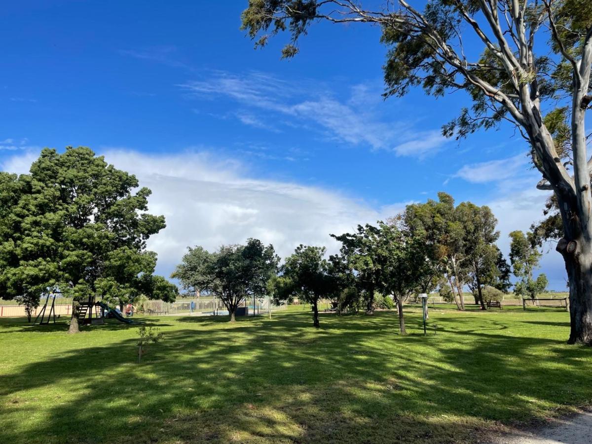 Kerang Holiday Park Hotel Exterior photo