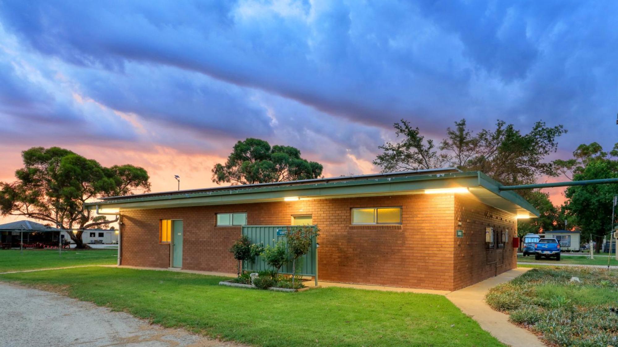 Kerang Holiday Park Hotel Exterior photo