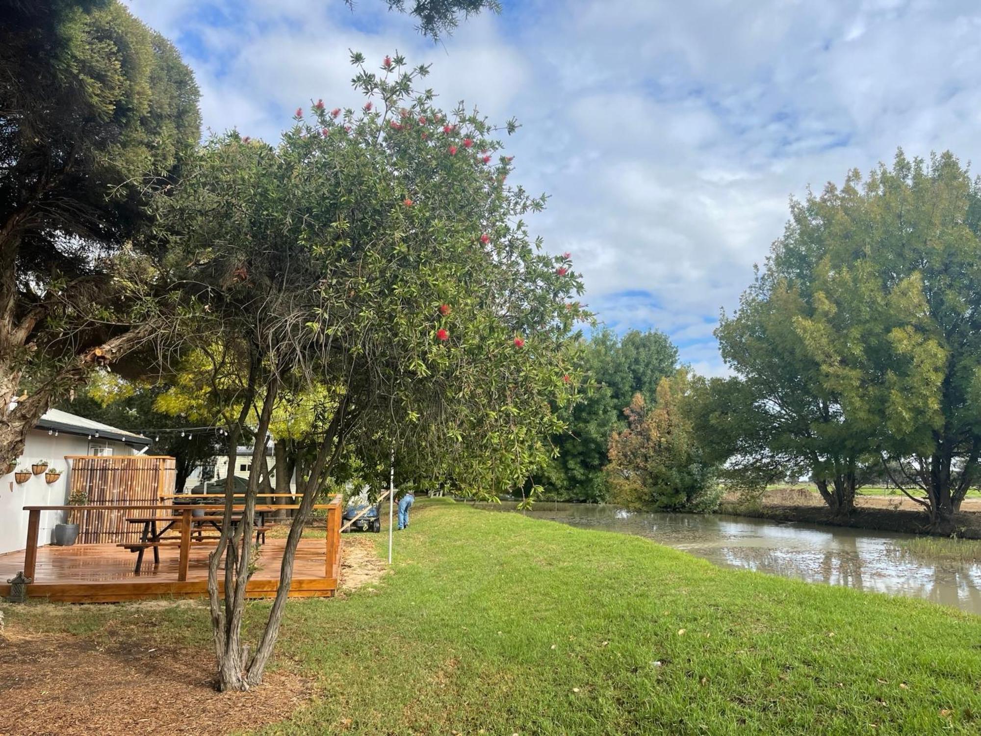 Kerang Holiday Park Hotel Exterior photo